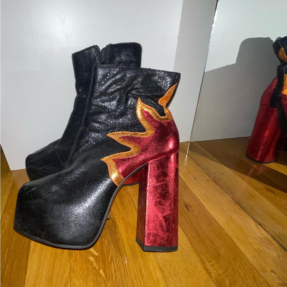 FIRE Heels 🔥 Comfy and Great Shape